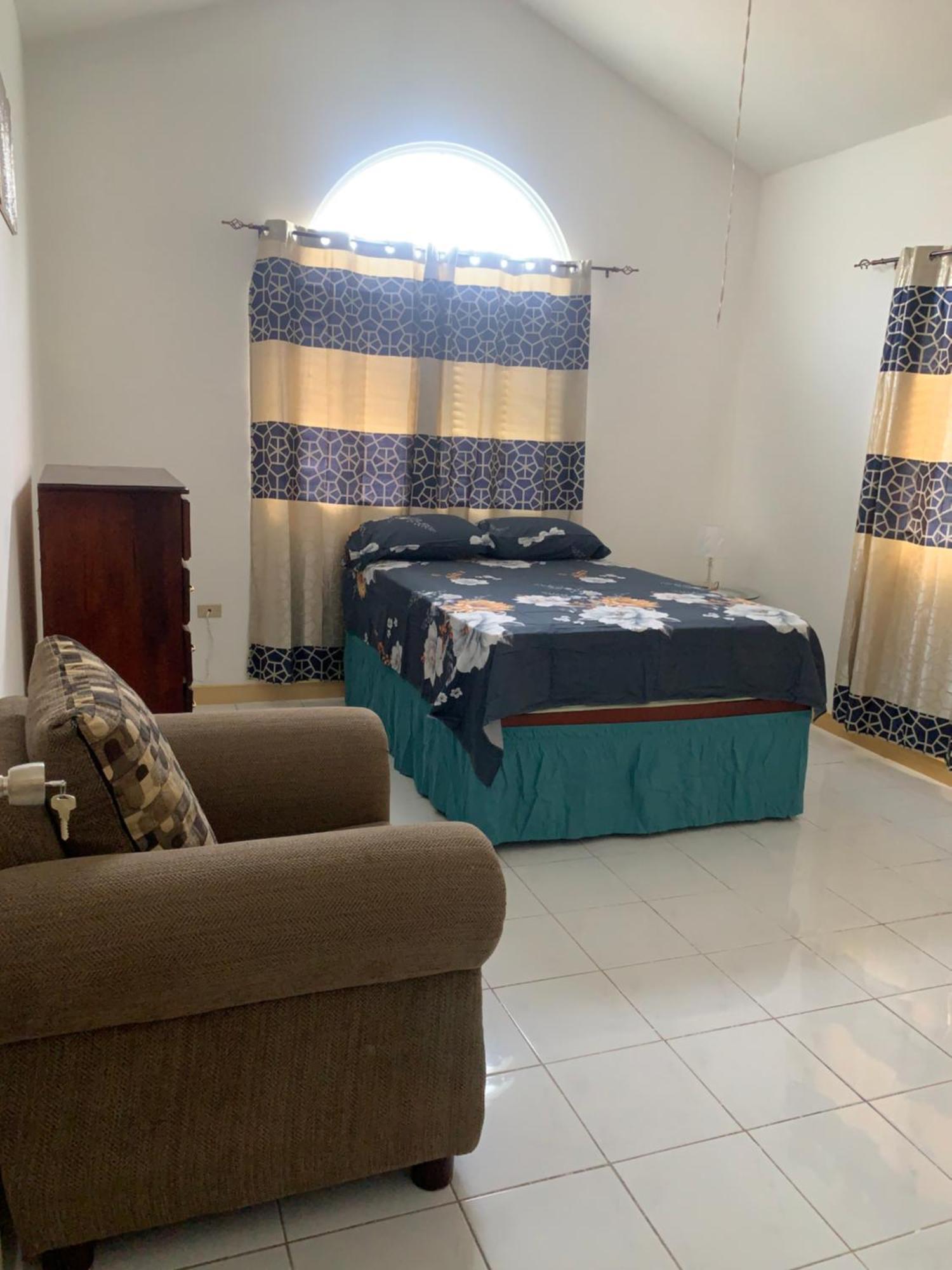 Caribbean Escape Hotel Portmore Eksteriør billede